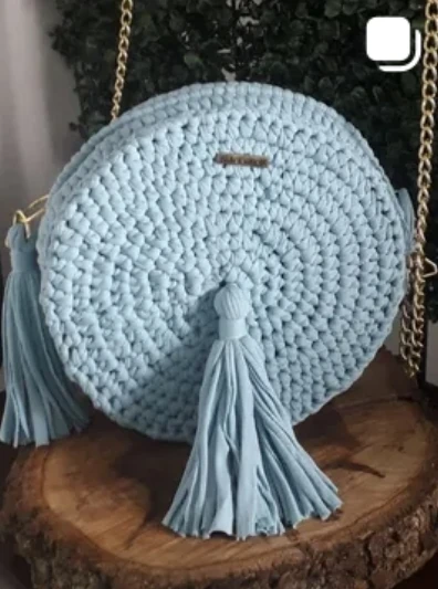 Bolsa Redonda Azul Céu de crochê